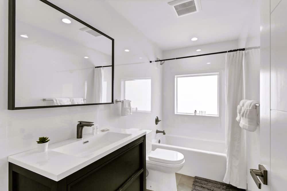 Photo of Bathroom in Croissant Park