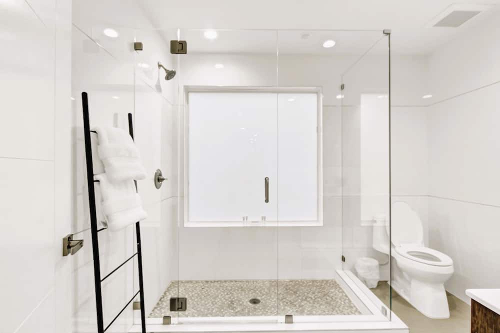 Photo of Bathroom in Croissant Park