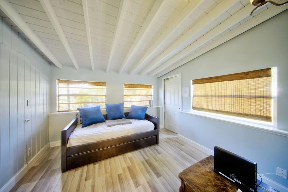 Photo of Livingroom in Poinsettia Heights