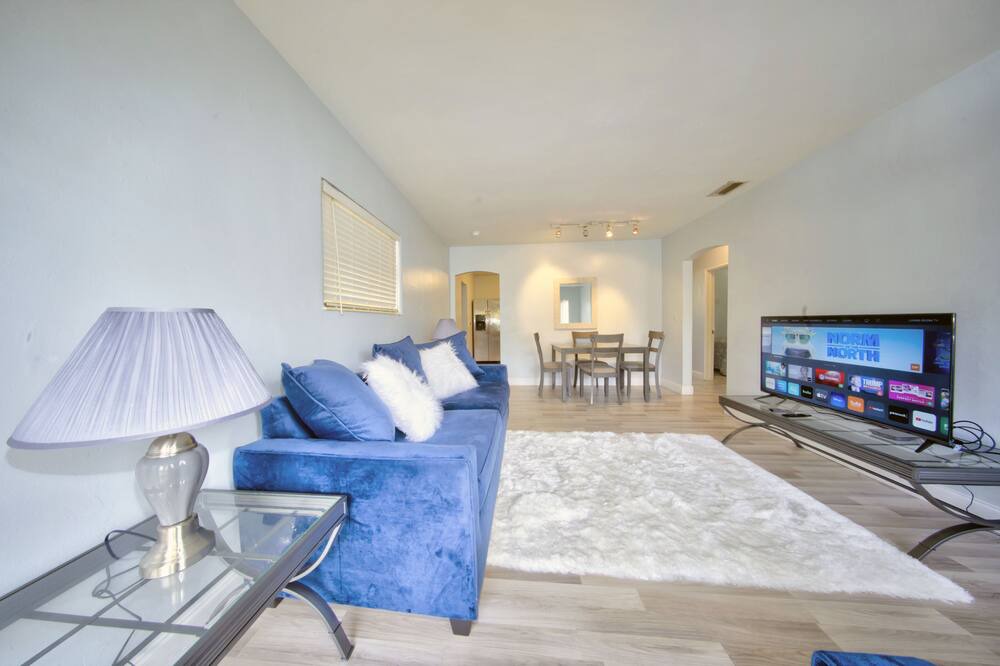 Photo of Livingroom in Poinsettia Heights