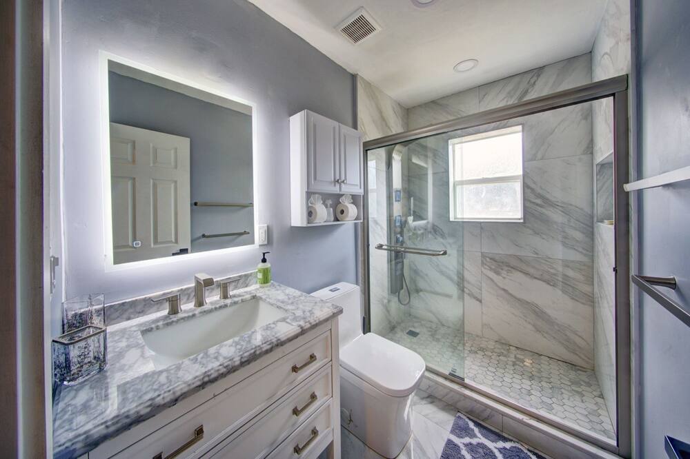 Photo of Bathroom in Poinsettia Heights