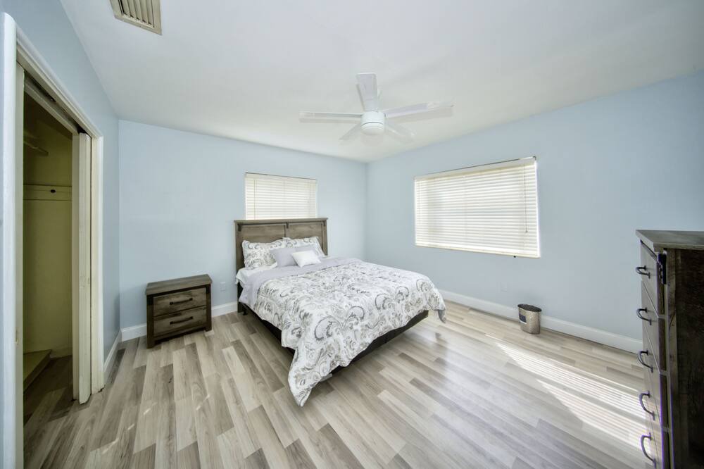 Photo of Others in Poinsettia Heights