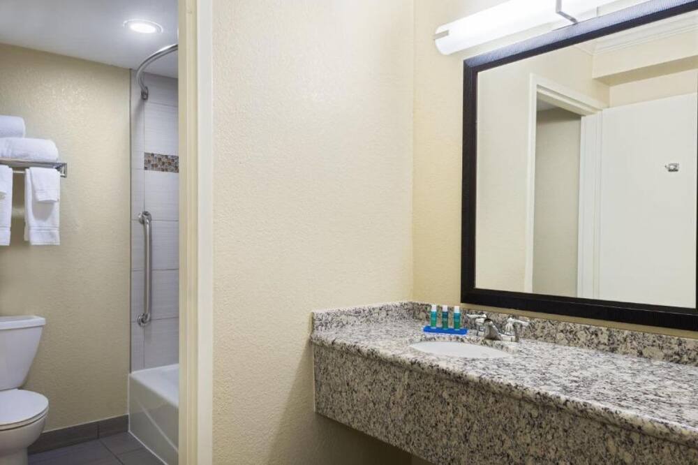 Photo of Bathroom in Plantation