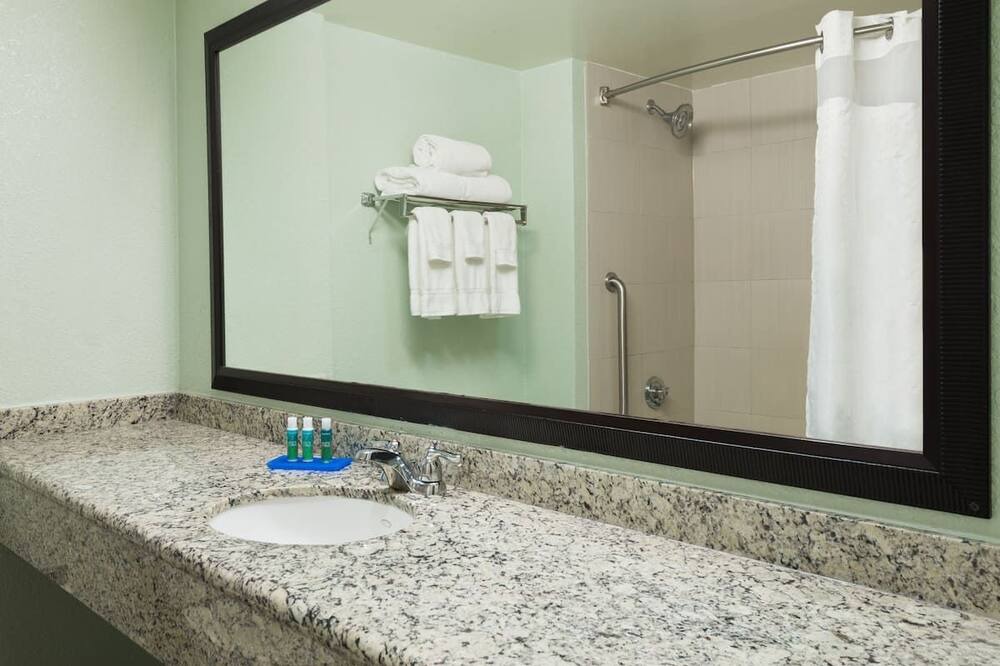 Photo of Bathroom in Plantation