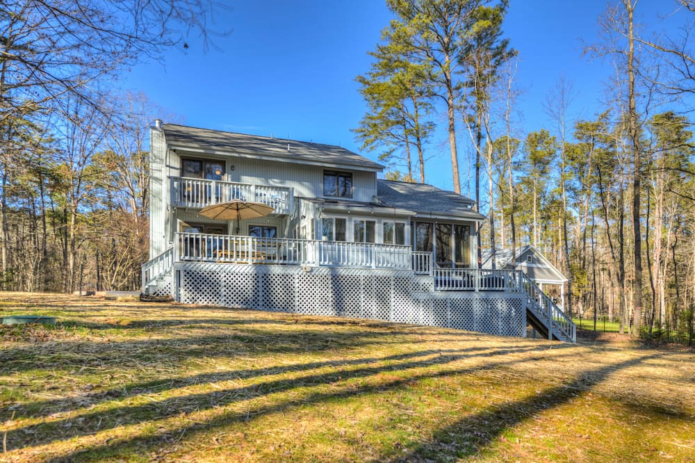 Photo of Outdoor in Lakeside Woods
