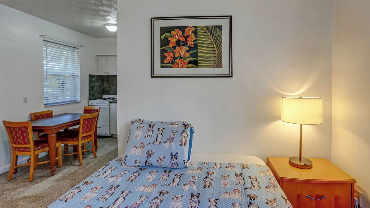 Photo of Bedroom in Hollywood Lakes