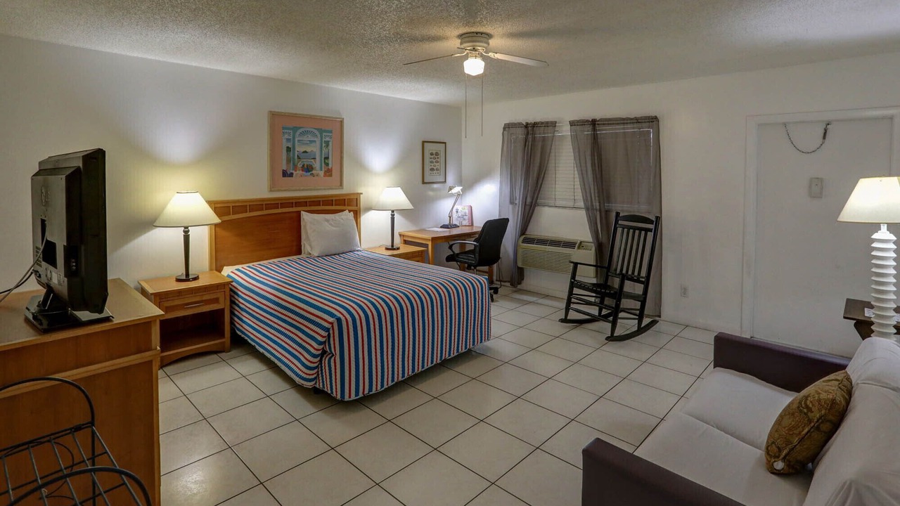 Photo of Bedroom in Hollywood Lakes