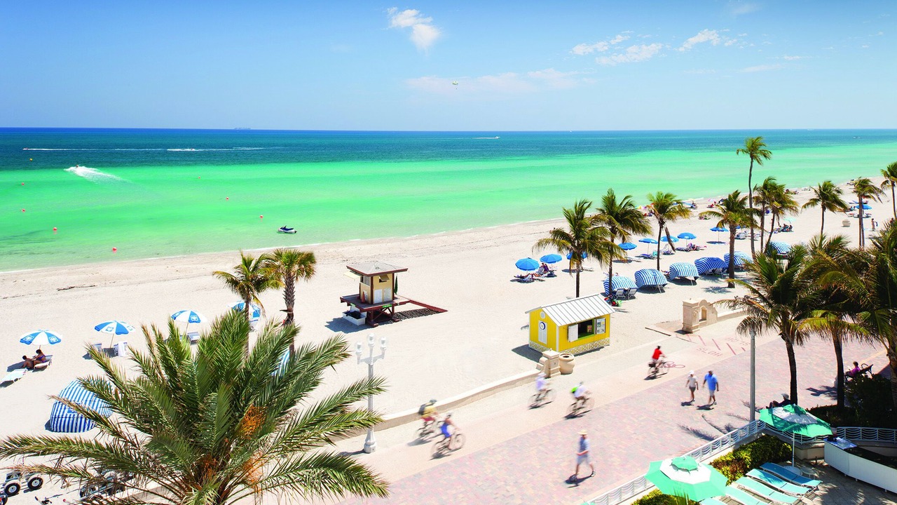 Photo of Others in Hollywood Lakes