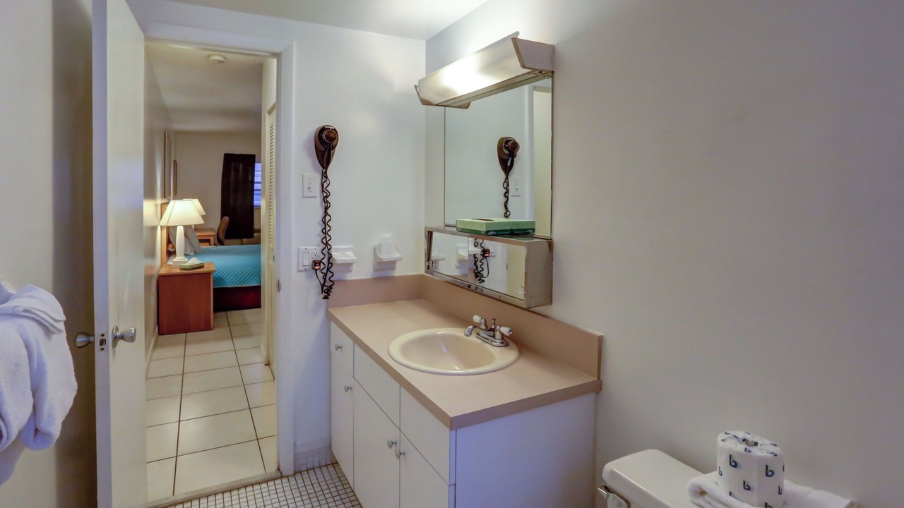 Photo of Bathroom in Hollywood Lakes