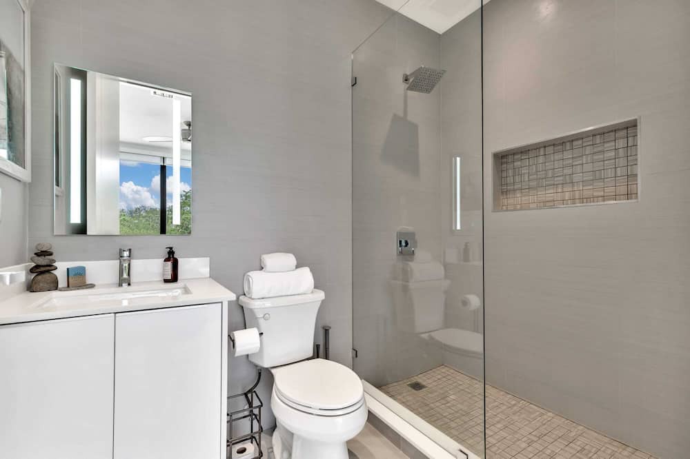 Photo of Bathroom in Colee Hammock