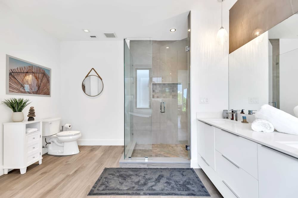 Photo of Bathroom in Colee Hammock