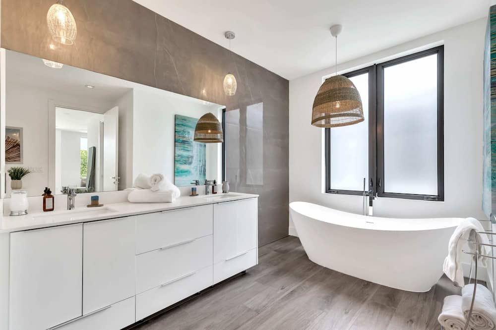 Photo of Bathroom in Colee Hammock