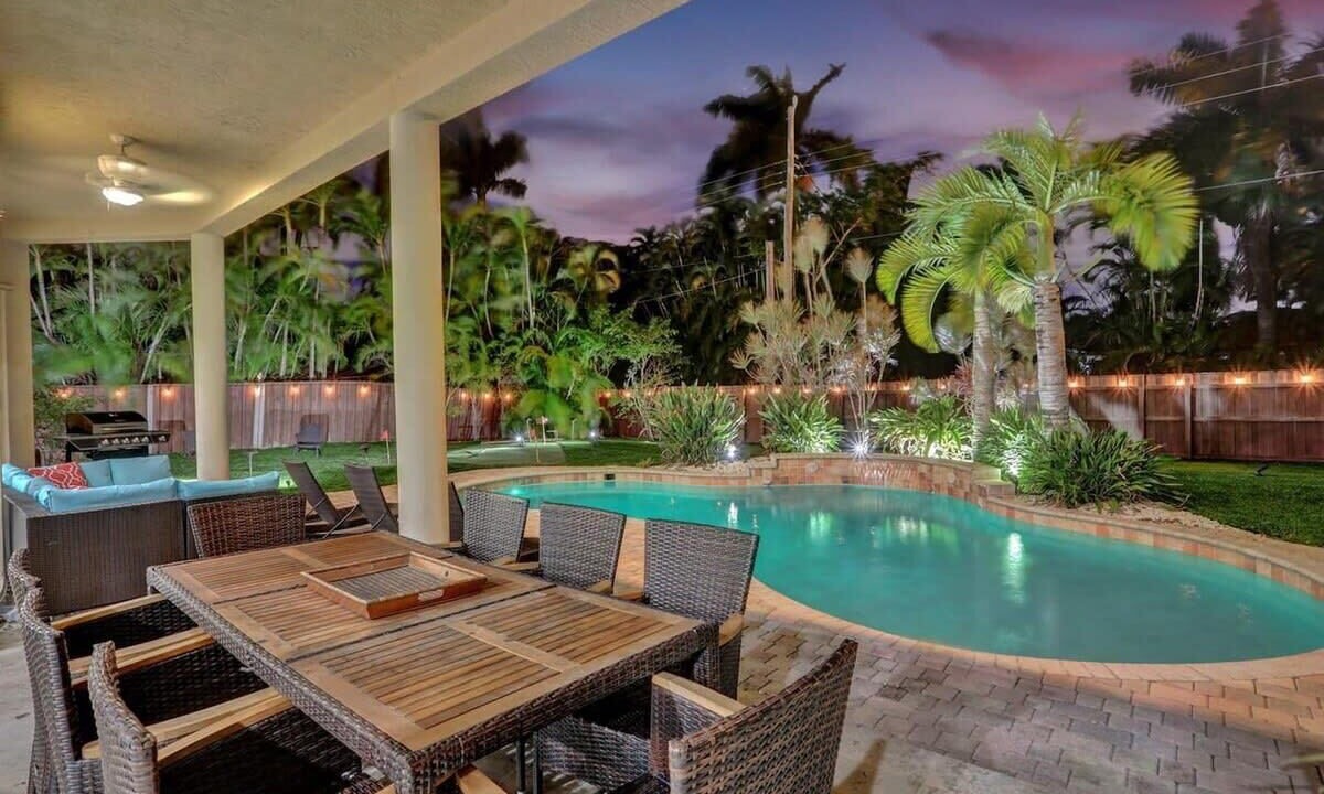 Photo of Outdoor in Hollywood Lakes