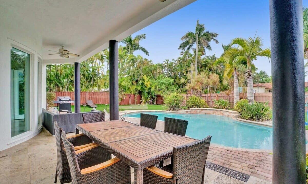Photo of Outdoor in Hollywood Lakes
