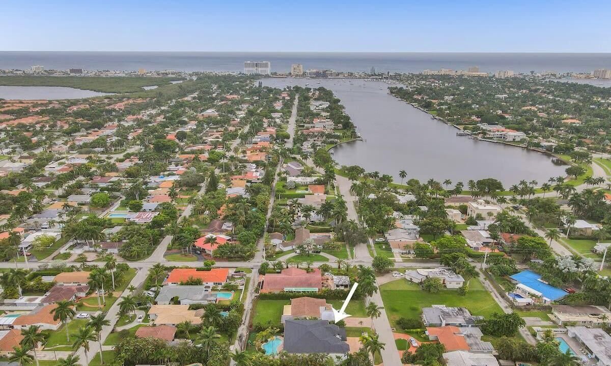 Photo of Outdoor in Hollywood Lakes