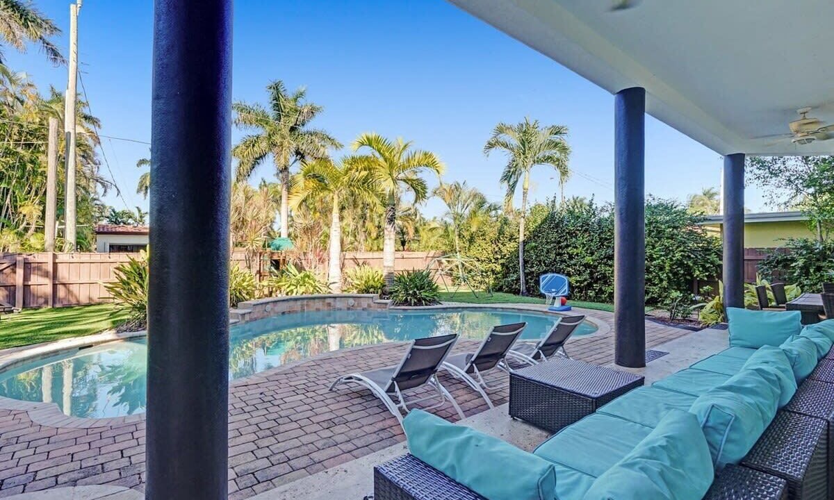 Photo of Outdoor in Hollywood Lakes