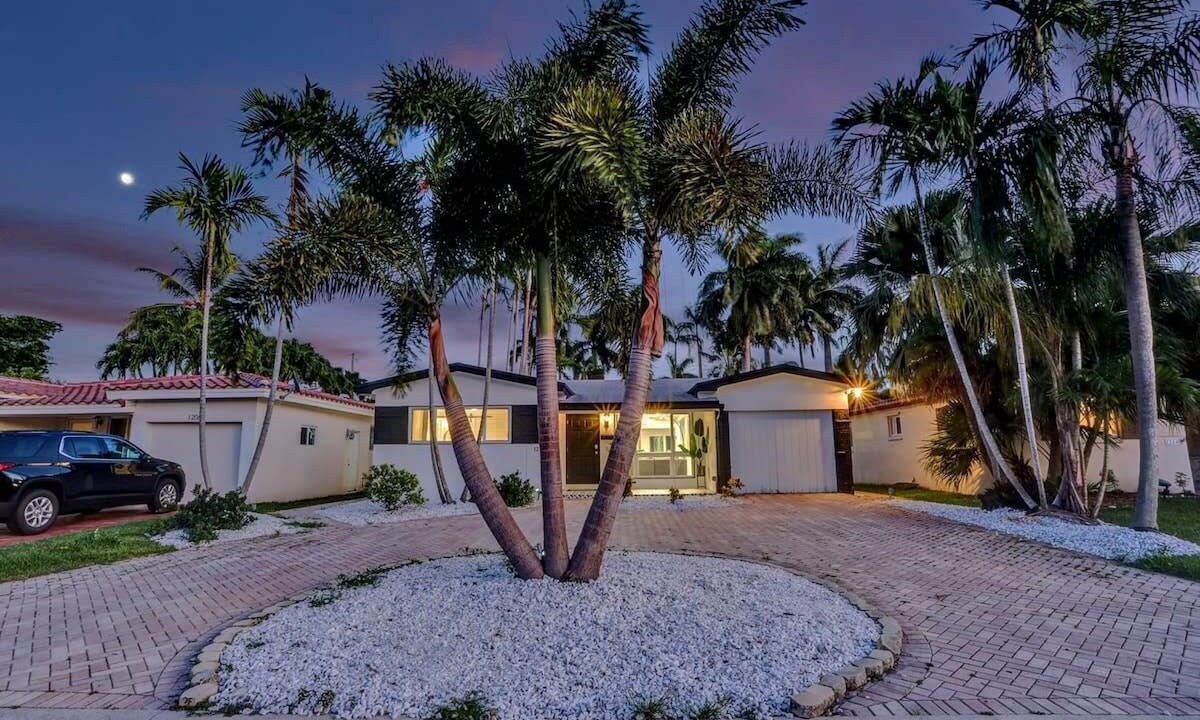 Photo of Outdoor in Hollywood Lakes