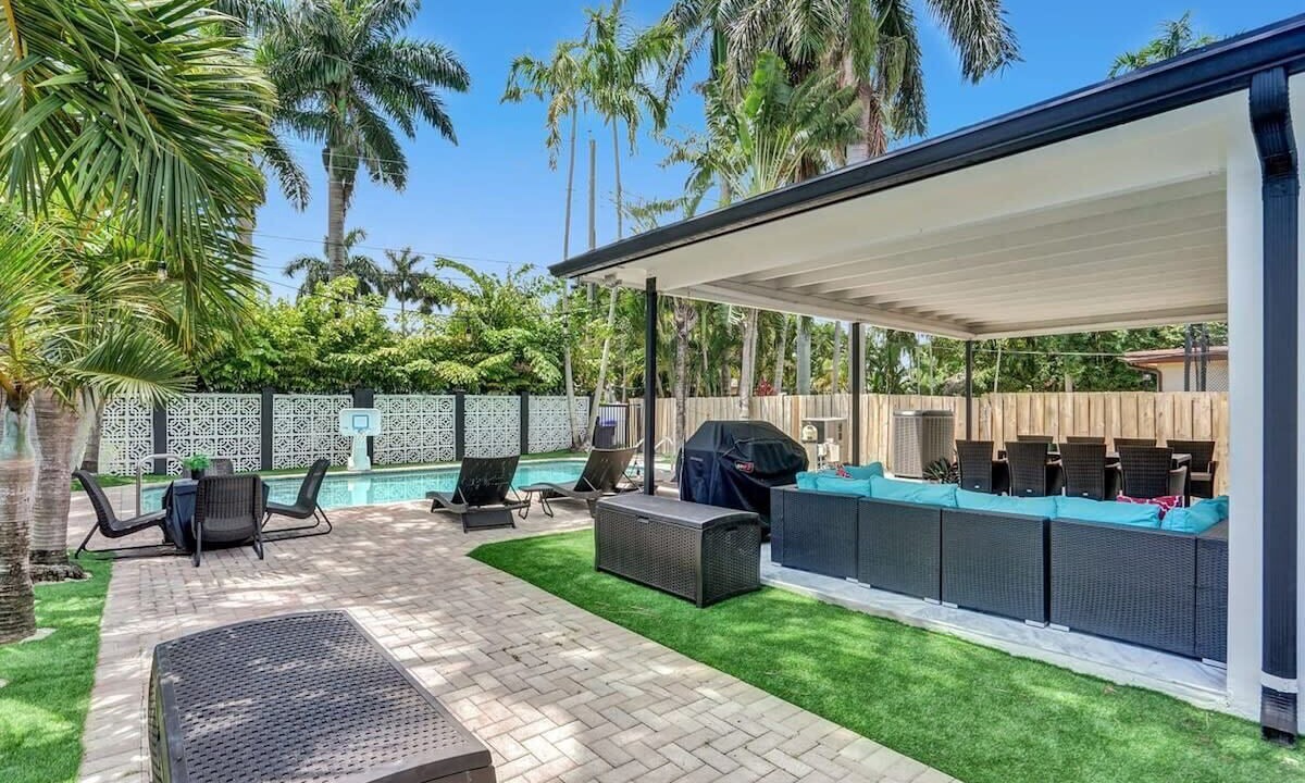 Photo of Outdoor in Hollywood Lakes