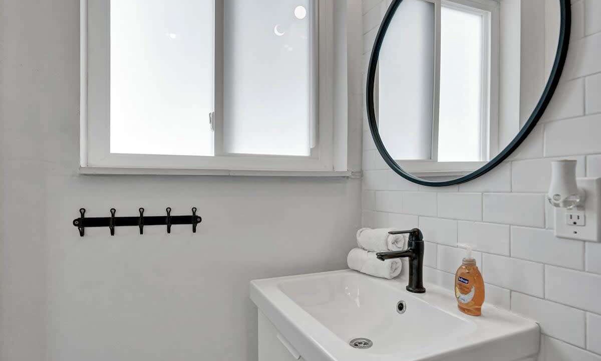 Photo of Bathroom in Hollywood Lakes