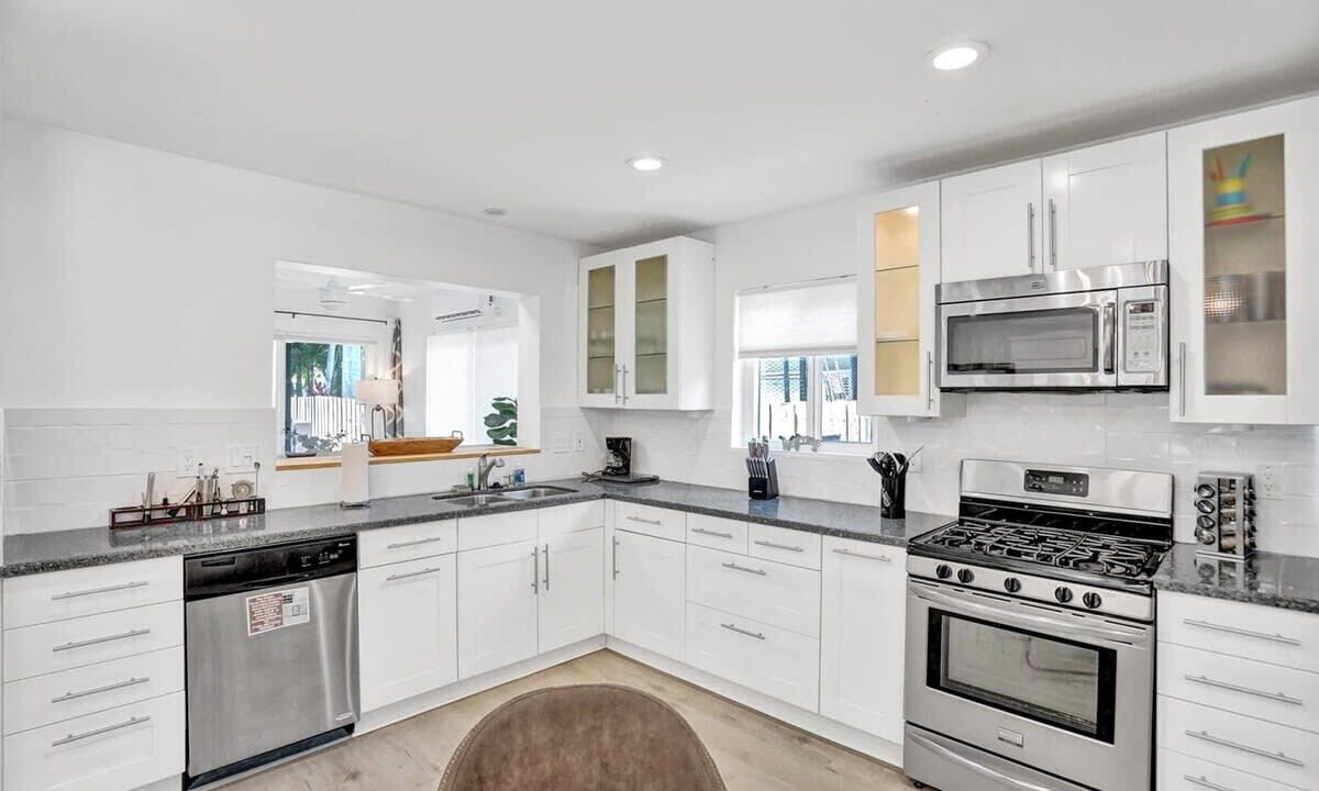 Photo of Kitchen in Hollywood Lakes