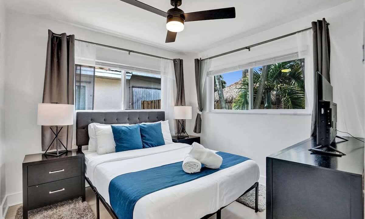 Photo of Bedroom in Hollywood Lakes