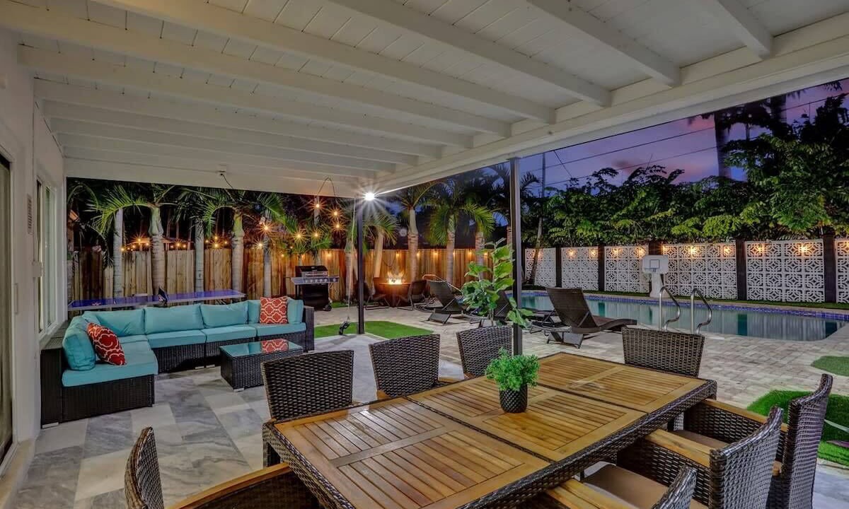 Photo of Outdoor in Hollywood Lakes