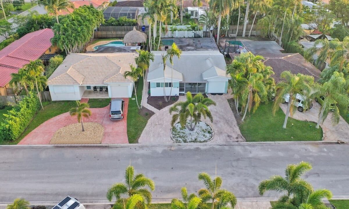 Photo of Outdoor in Hollywood Lakes
