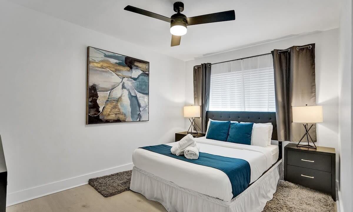 Photo of Bedroom in Hollywood Lakes