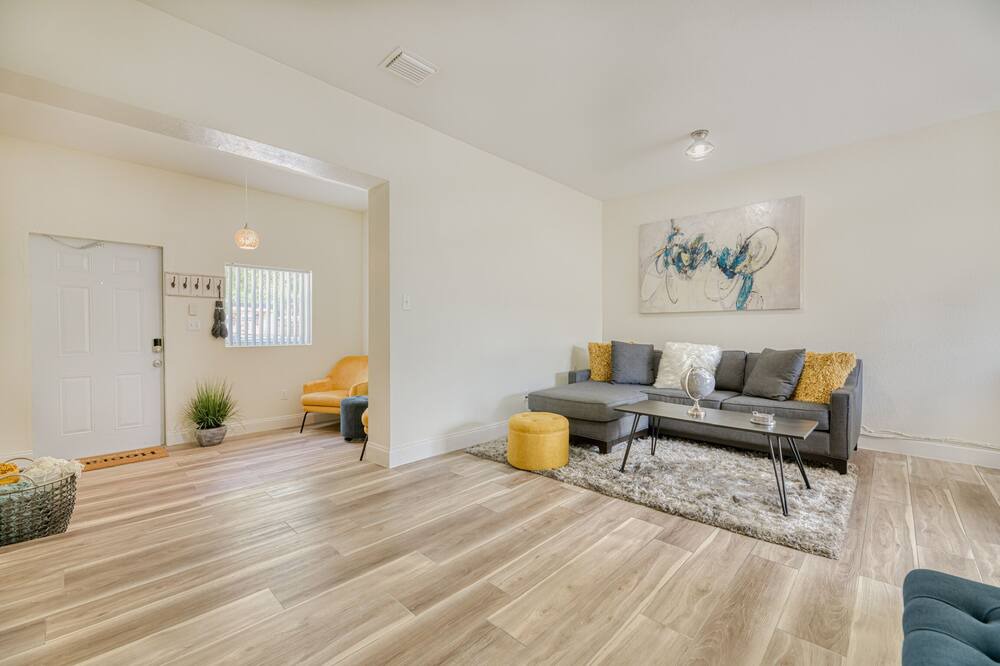 Photo of Livingroom in West Little River