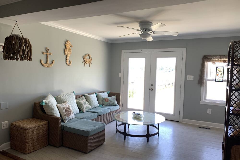 Photo of Livingroom in Cobb Island