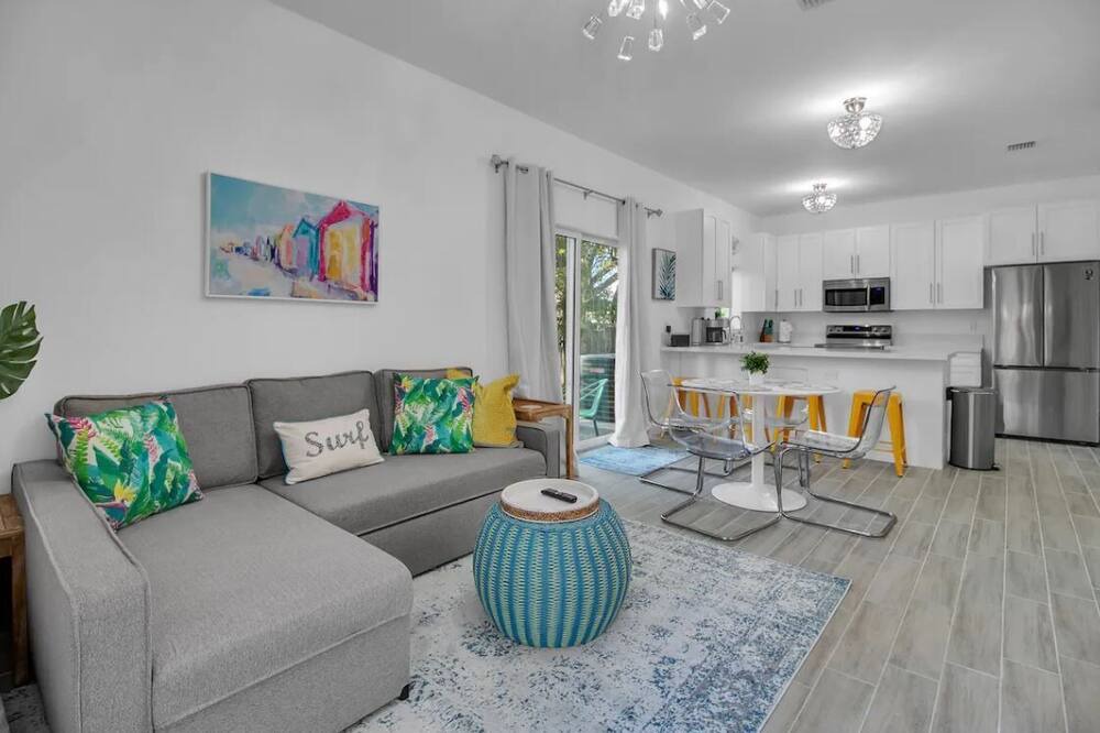 Photo of Livingroom in Middle River Terrace