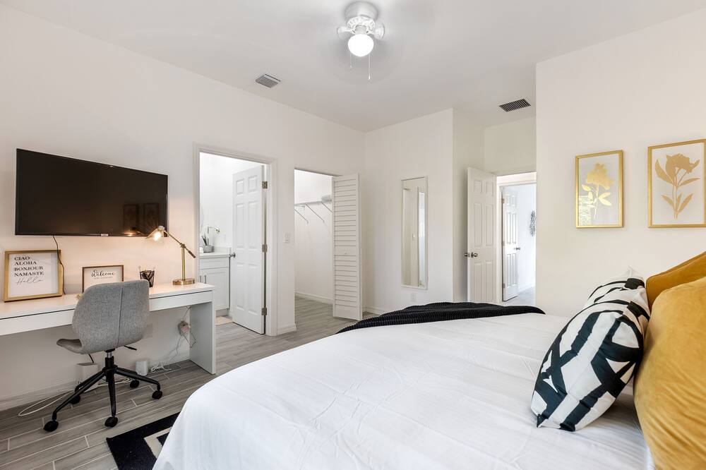 Photo of Bedroom in Middle River Terrace