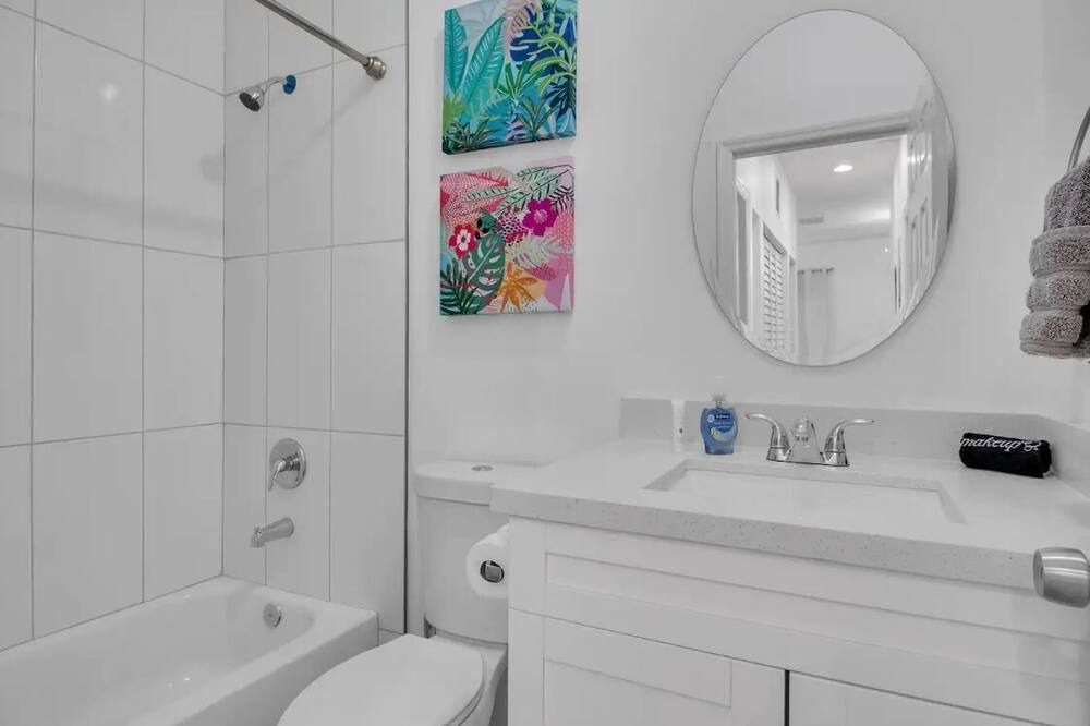 Photo of Bathroom in Middle River Terrace