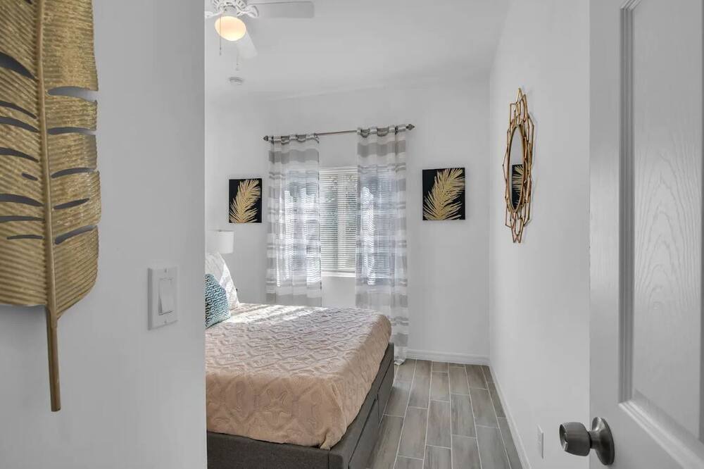 Photo of Bedroom in Middle River Terrace