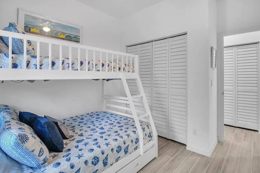 Photo of Bedroom in Middle River Terrace