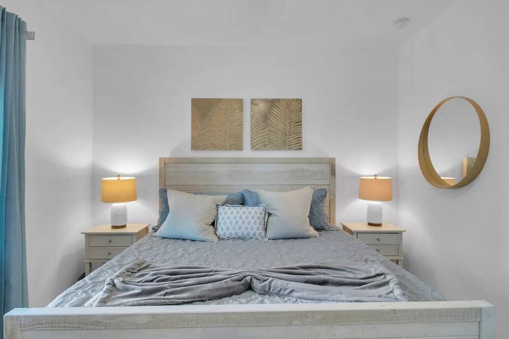 Photo of Bedroom in Middle River Terrace