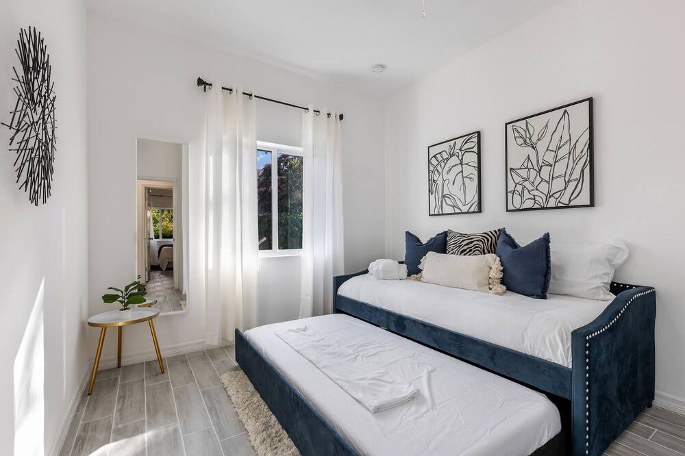 Photo of Bedroom in Middle River Terrace