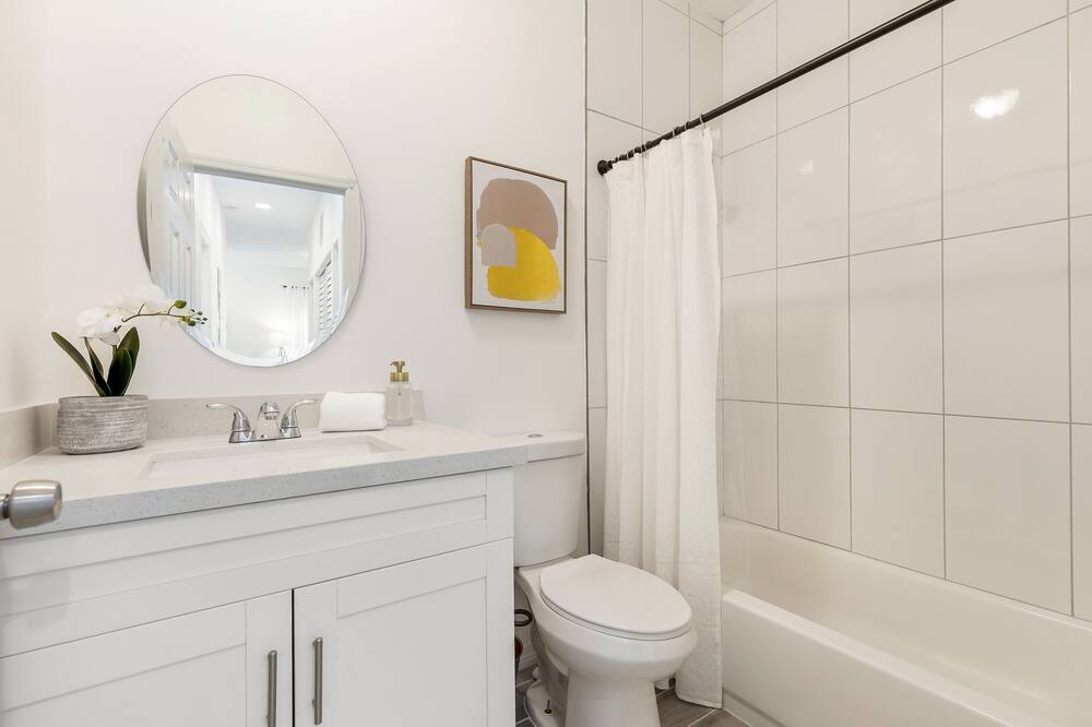 Photo of Bathroom in Middle River Terrace
