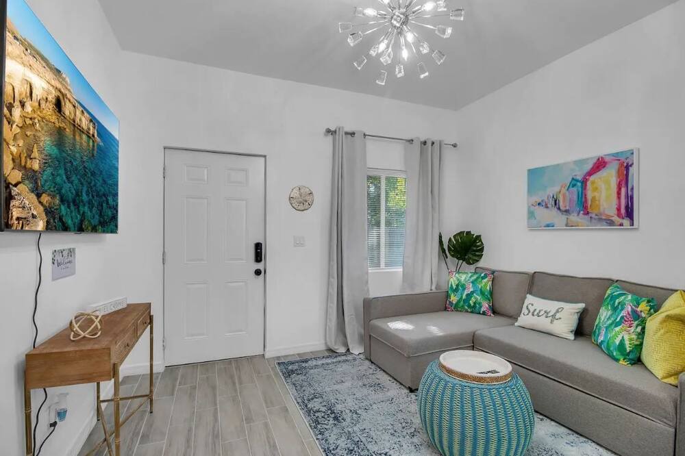 Photo of Livingroom in Middle River Terrace