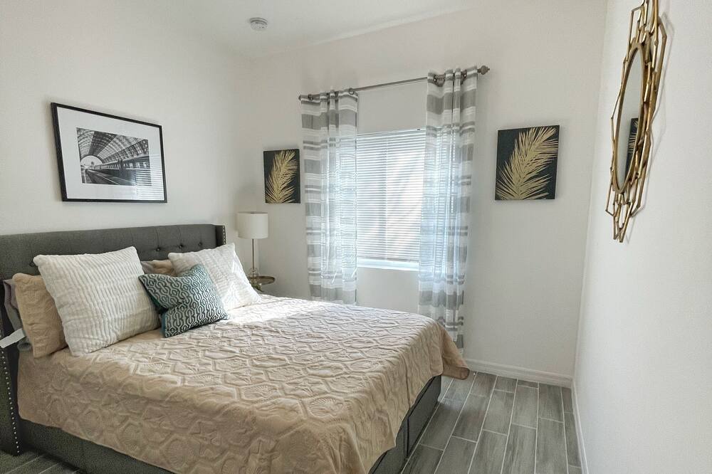 Photo of Bedroom in Middle River Terrace
