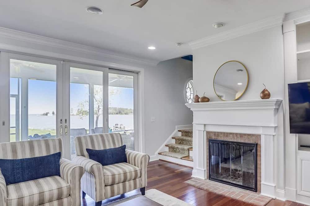 Photo of Livingroom in Cambridge