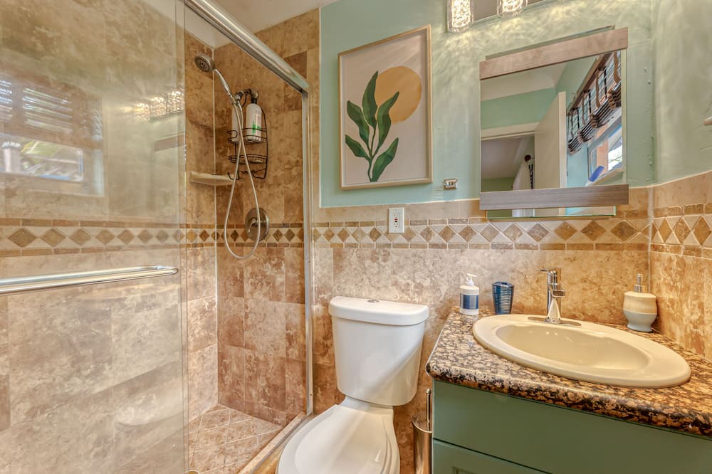 Photo of Bathroom in Central Corals