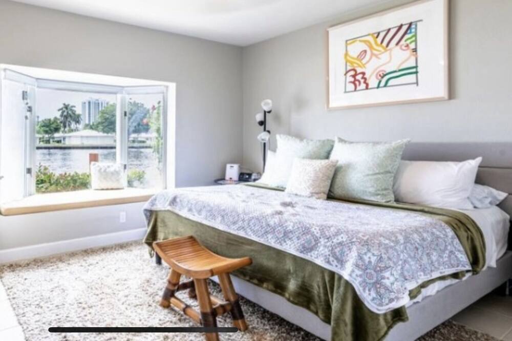 Photo of Bedroom in Pompano Isles