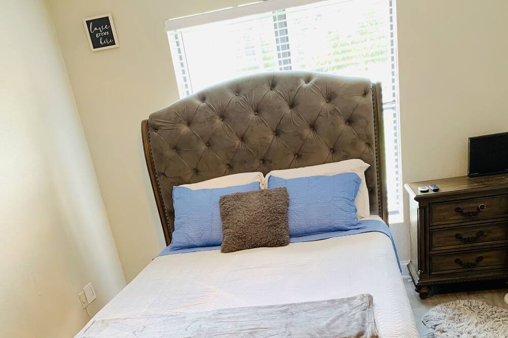Photo of Bedroom in Tamarac