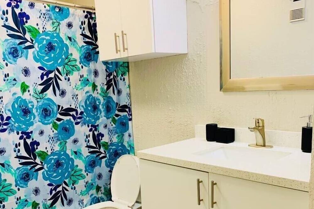 Photo of Bathroom in Tamarac