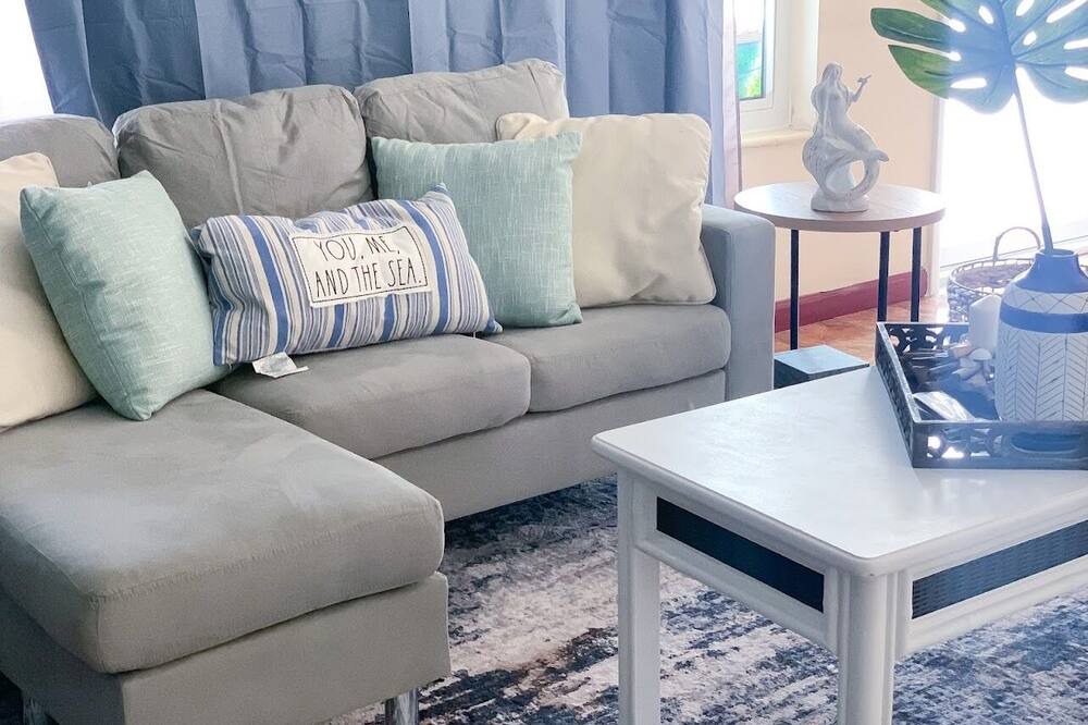 Photo of Livingroom in Ives Estates