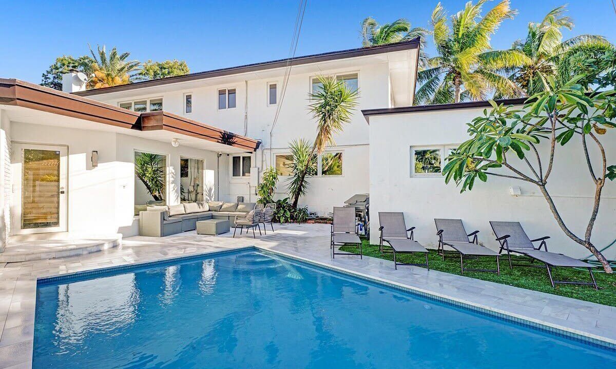 Photo of Outdoor in Hollywood Lakes