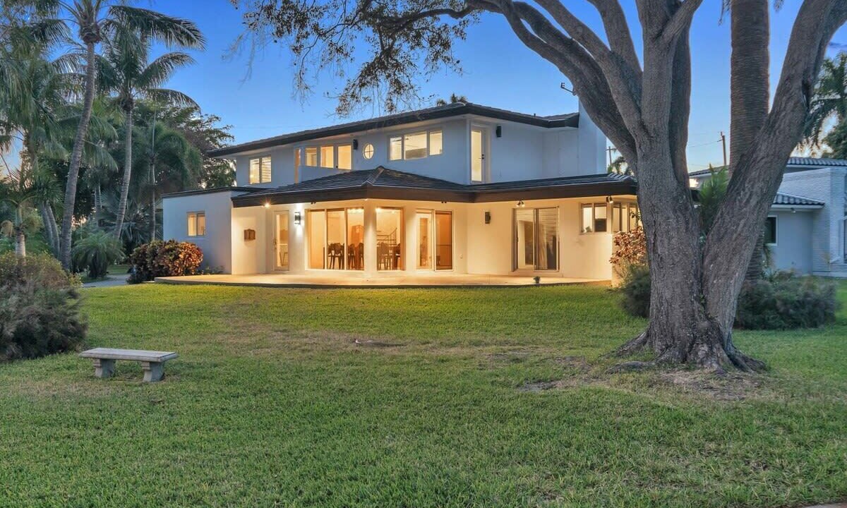 Photo of Outdoor in Hollywood Lakes