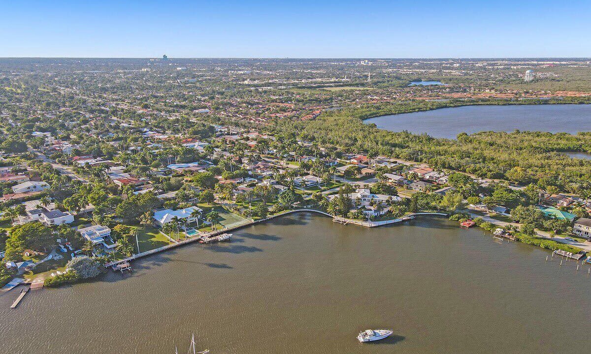 Photo of Outdoor in Hollywood Lakes