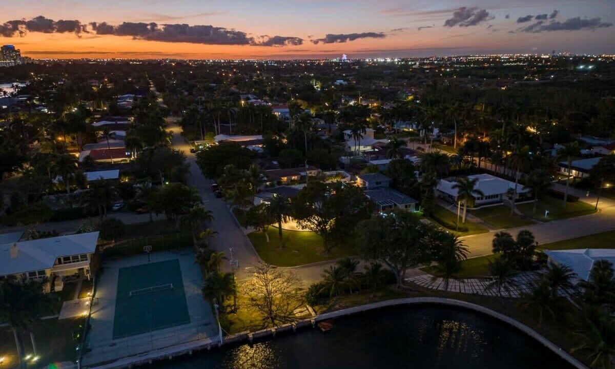 Photo of Outdoor in Hollywood Lakes